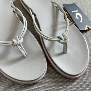 OluKai Grey Aka Flip Flop Sandals Water-Friendly Beach Pool Iridescent Vapor